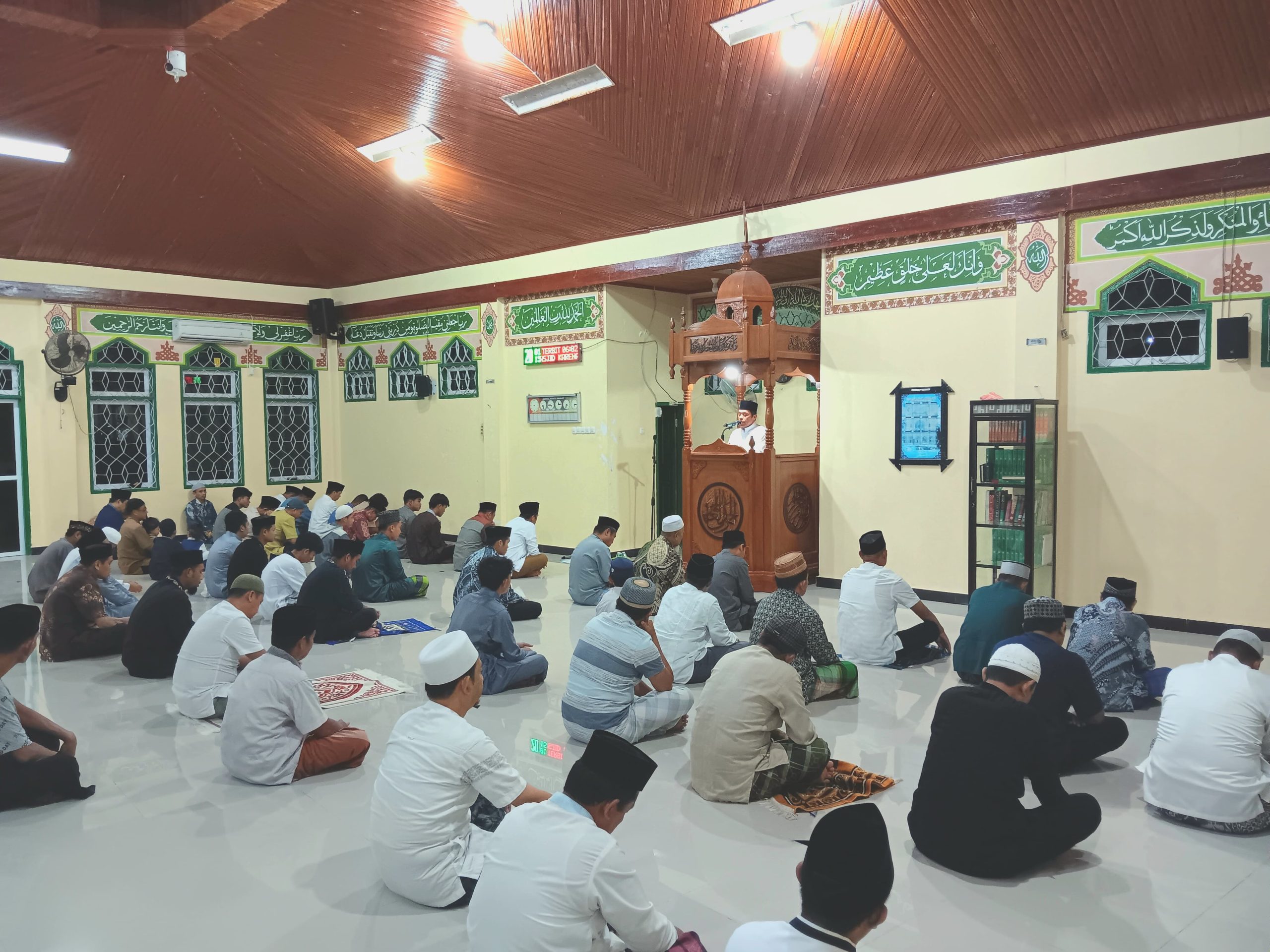 Sejak Malam Ketiga Ramadan Masjid Alauddin Kampus IAIN Palopo Dipadati Jamaah