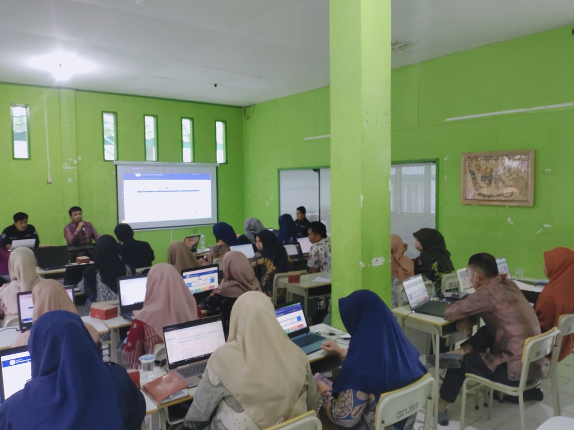 Optimalisasi Sistem SIAKAD Cloud bagi 25 Operator Prodi