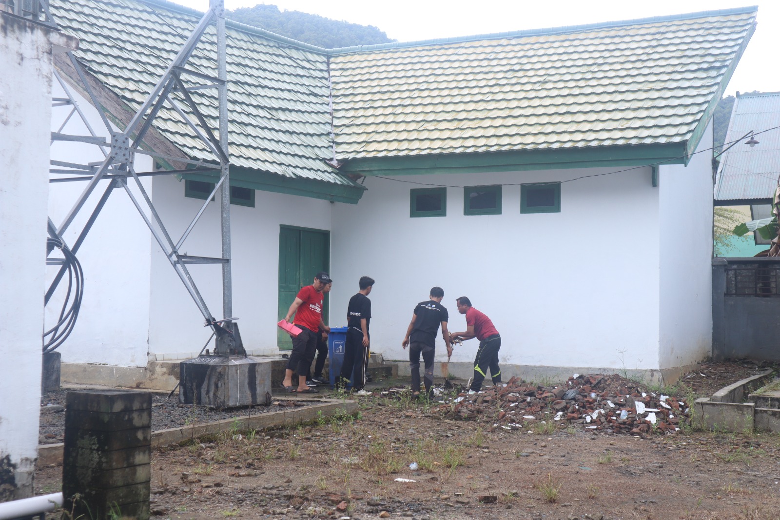 Go Green, Kerja Bakti Kampus: Ajak Mahasiswa Peduli Kebersihan dan Keindahan Kampus