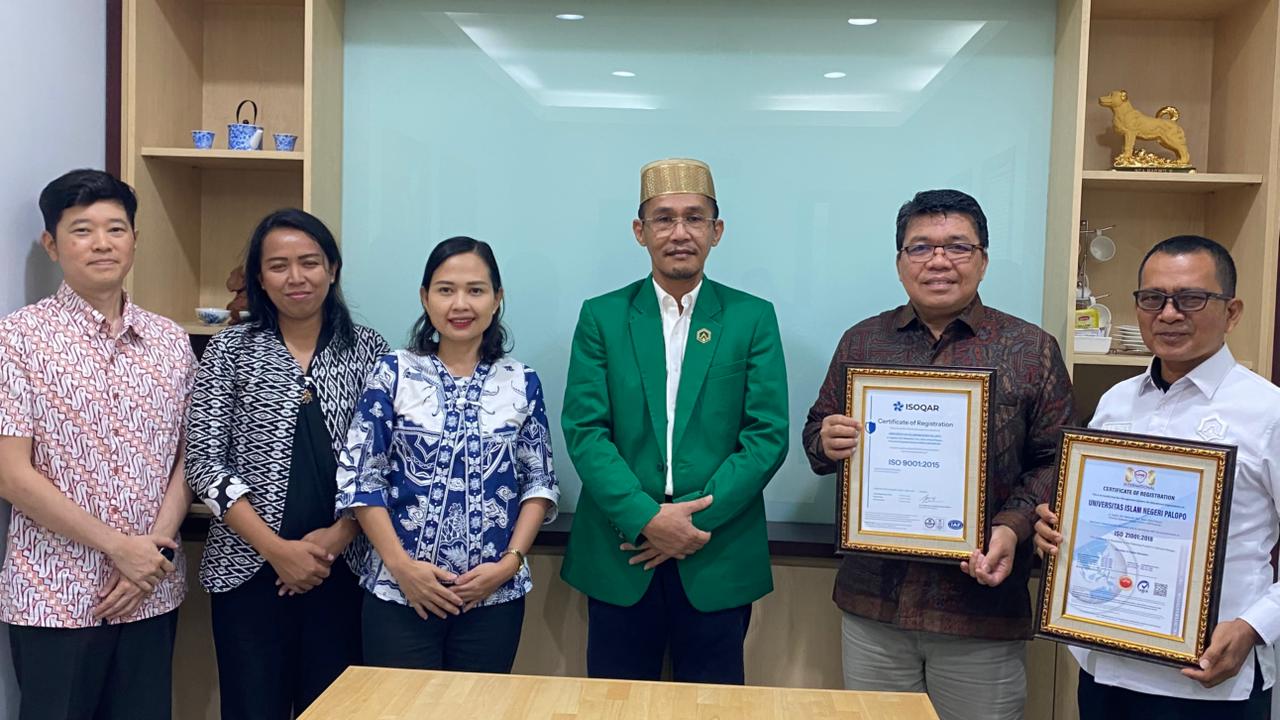 Rektor Terima Dua Sertifikat ISO atas Pembaruan Nama Kelembagaan UIN Palopo di Jakarta