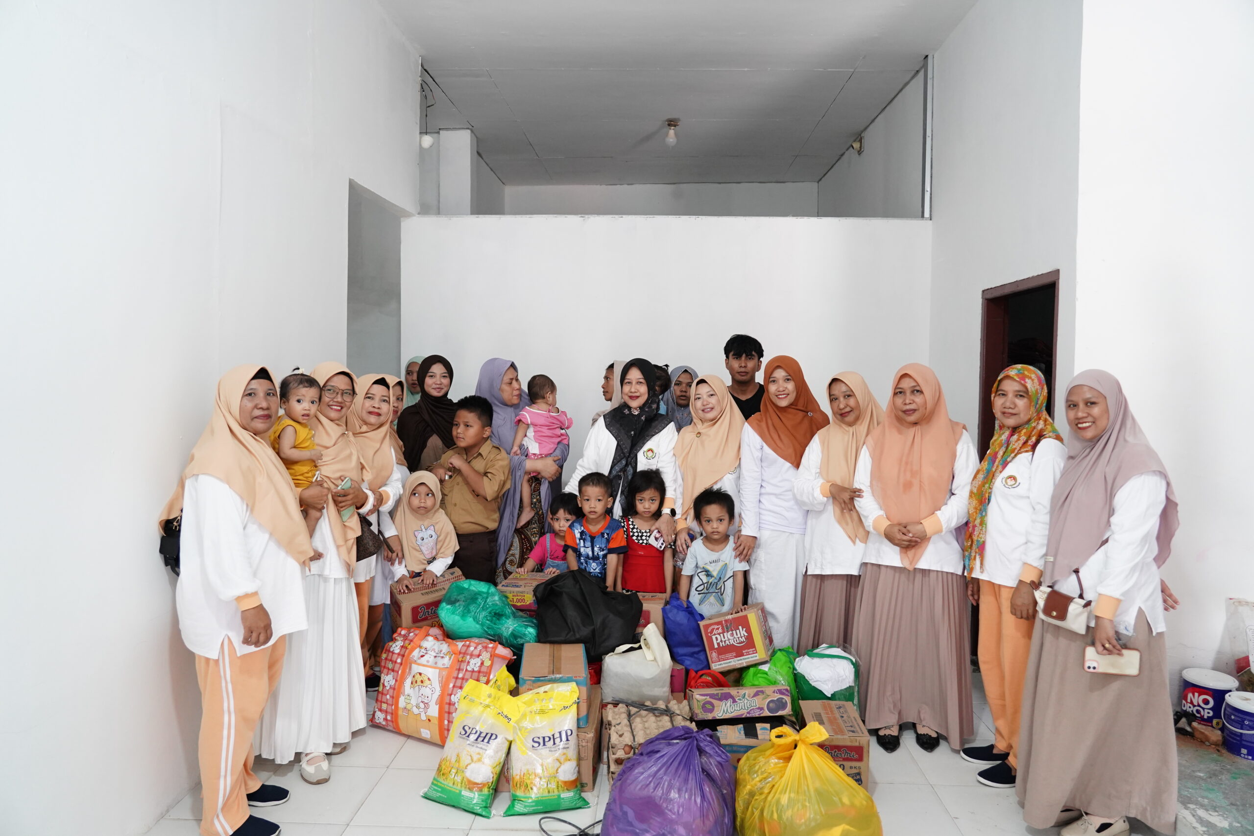 Doa Anak Asuh Mengiringi Aksi Sosial DWP UIN Palopo di Dua Panti Asuhan