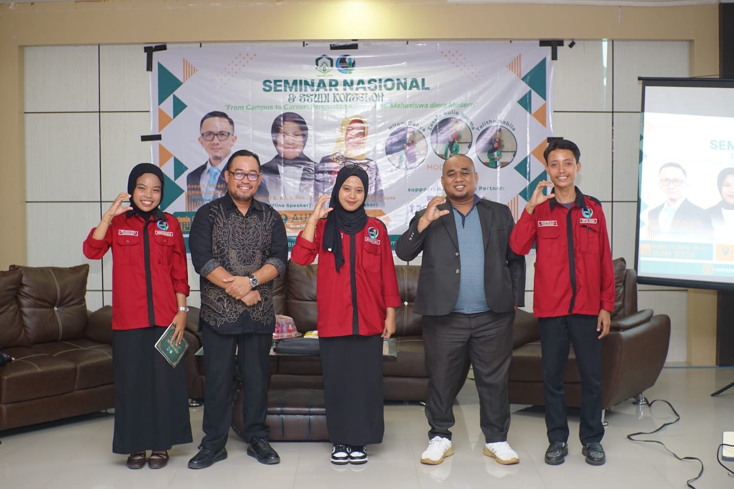 Bahas Karier Hingga Kesehatan Mental, Semnas HMPS BKI UIN Palopo Diikuti Ratusan Peserta