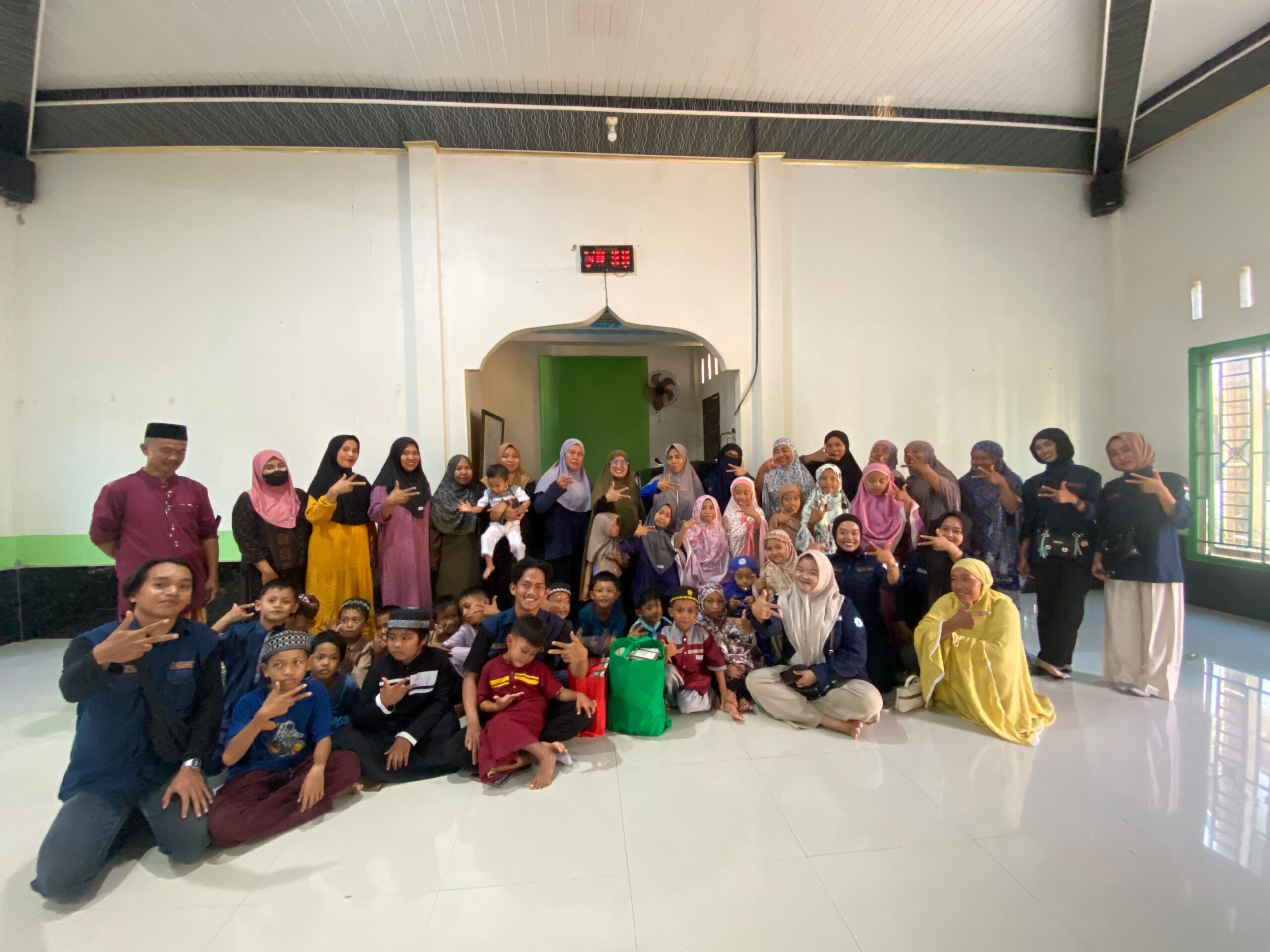 HMPS KPI UIN Palopo Salurkan Al-Qur’an dan Iqro, Perkuat Literasi Keagamaan di Desa Pelalan