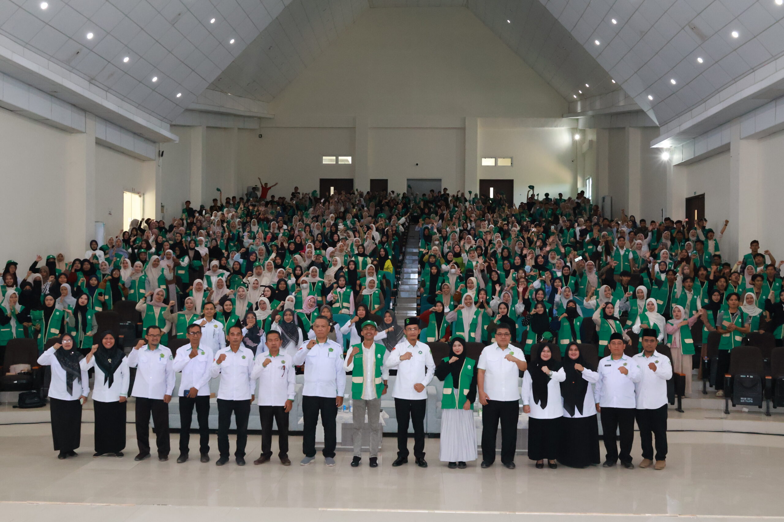 Rektor Lepas 980 Mahasiswa KKN Angkatan XLVIII, Siap Mengabdi dan Berdampak Nyata