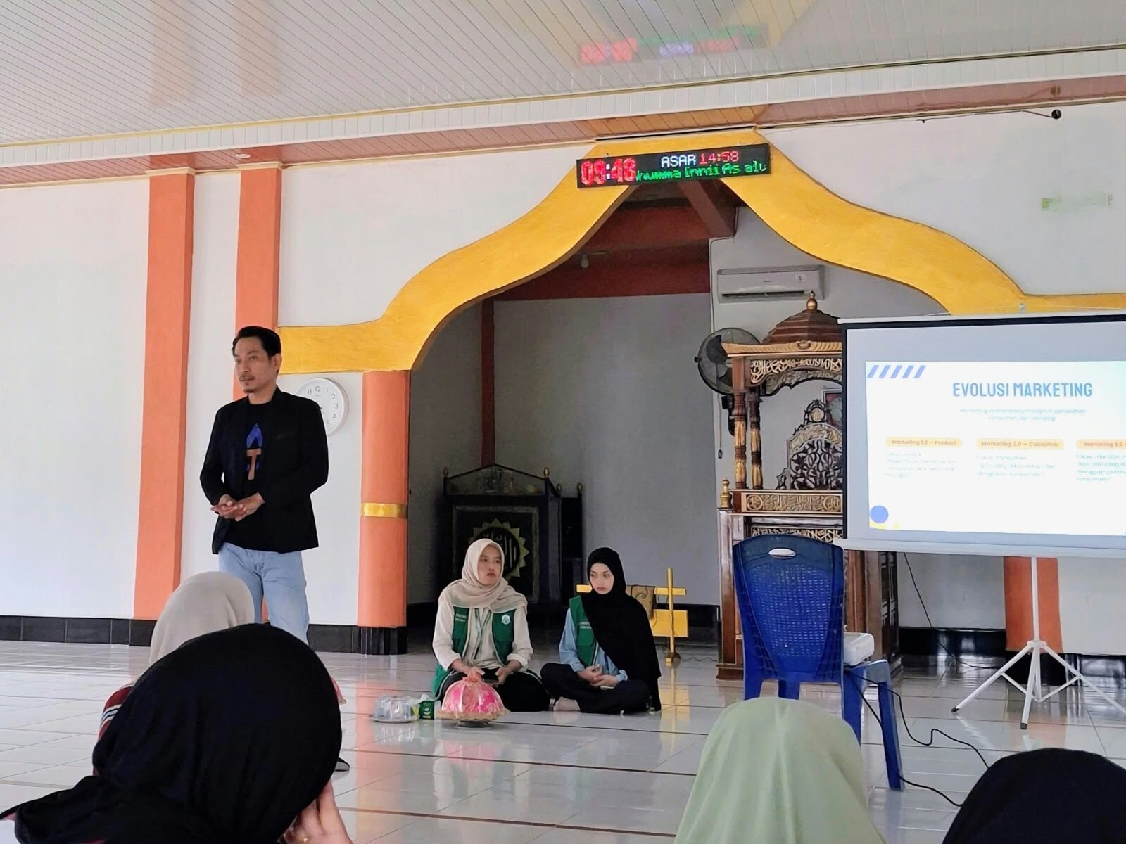 Wujudkan Desa Halal, Mahasiswa KKN UIN Palopo Bekali Pelaku UMKM Kadong-Kadong