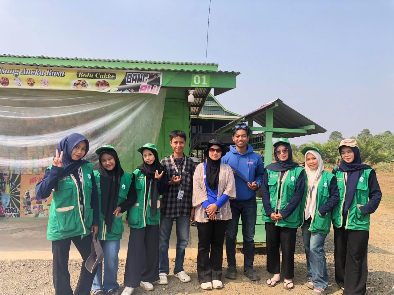 Perkuat Kepedulian Lingkungan dan Administrasi Desa, KKN Tematik UIN Palopo Gelar Dua Program di Desa Buangin