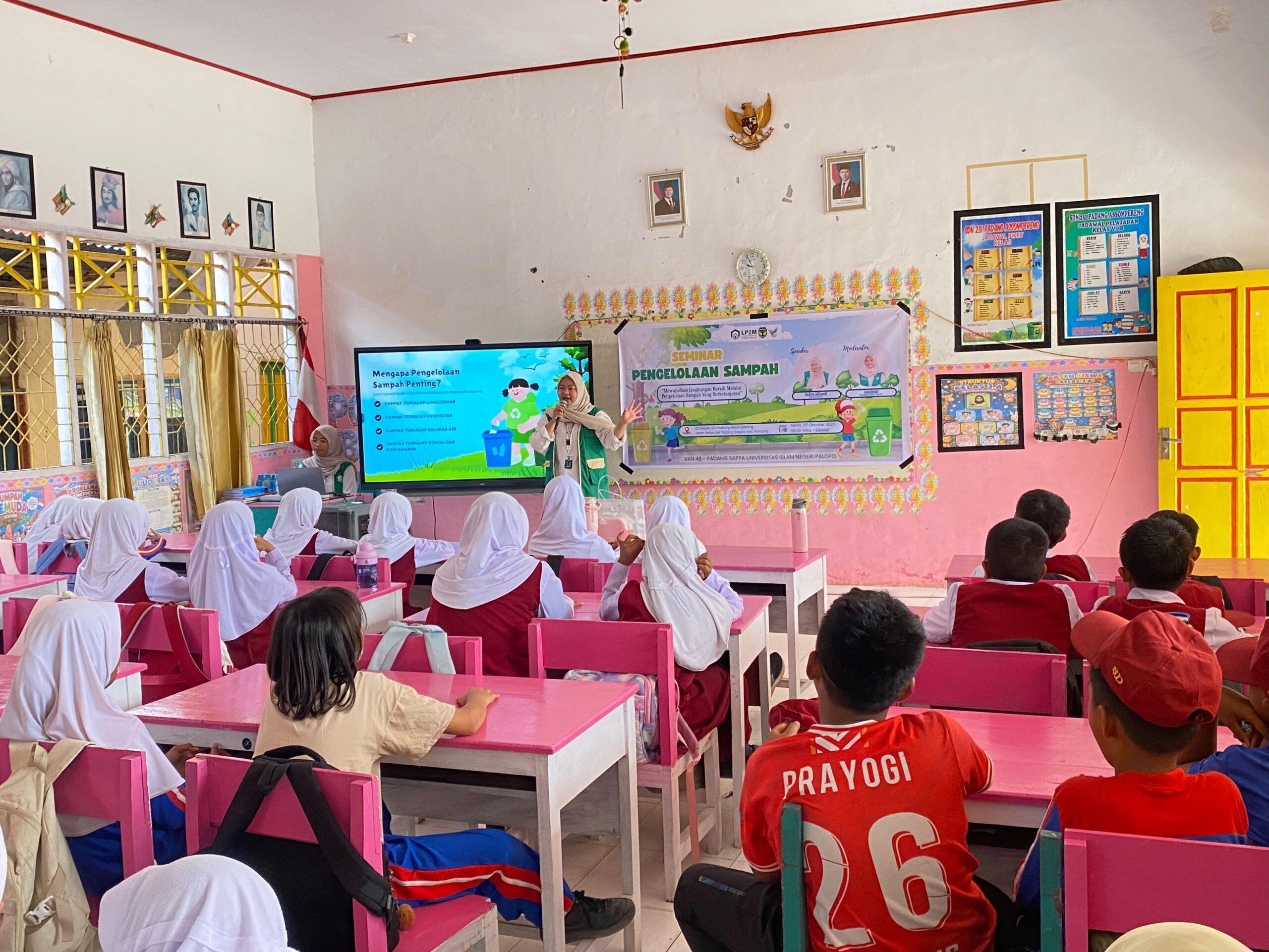 Mahasiswa KKN UIN Palopo Edukasi Masyarakat Padang Sappa Soal Pengelolaan Sampah