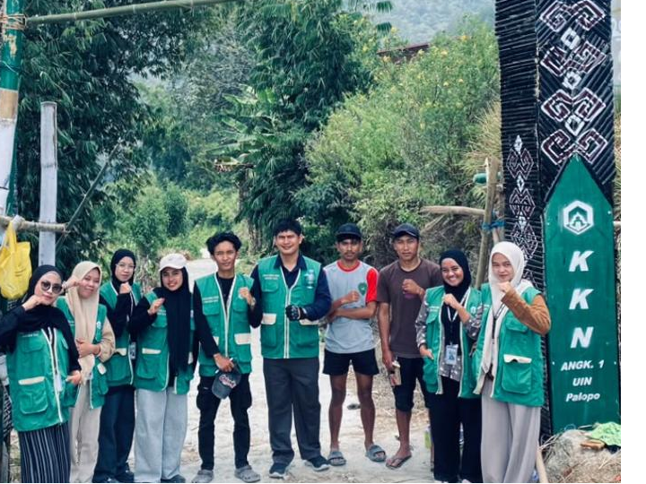 Lanjutkan Karya KKN Sebelumnya, Mahasiswa UIN Palopo Renovasi Gapura Manganan-Pamuntang